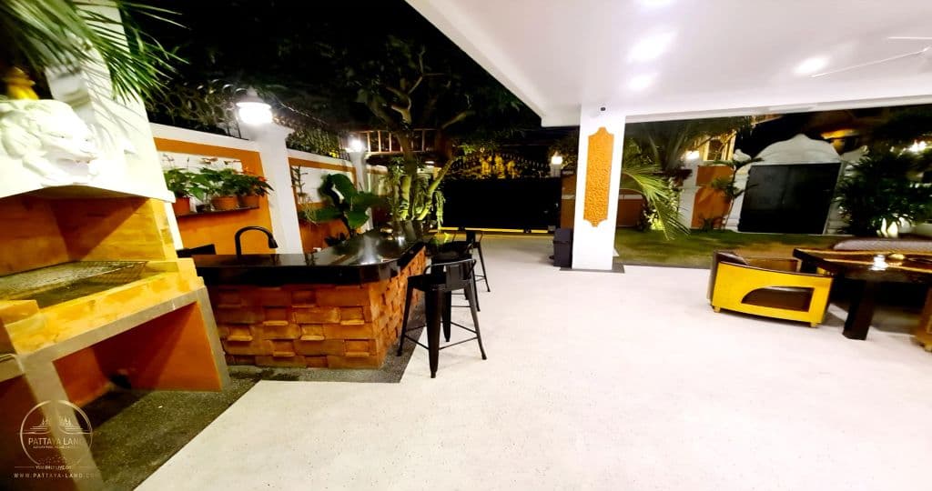 IZZYLAND Luxury Pool Villa Pattaya Walking Street — photo 2