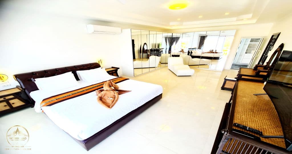 IZZYLAND Luxury Pool Villa Pattaya Walking Street — photo 12