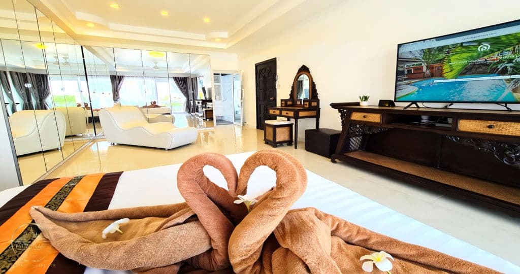 IZZYLAND Luxury Pool Villa Pattaya Walking Street — photo 19