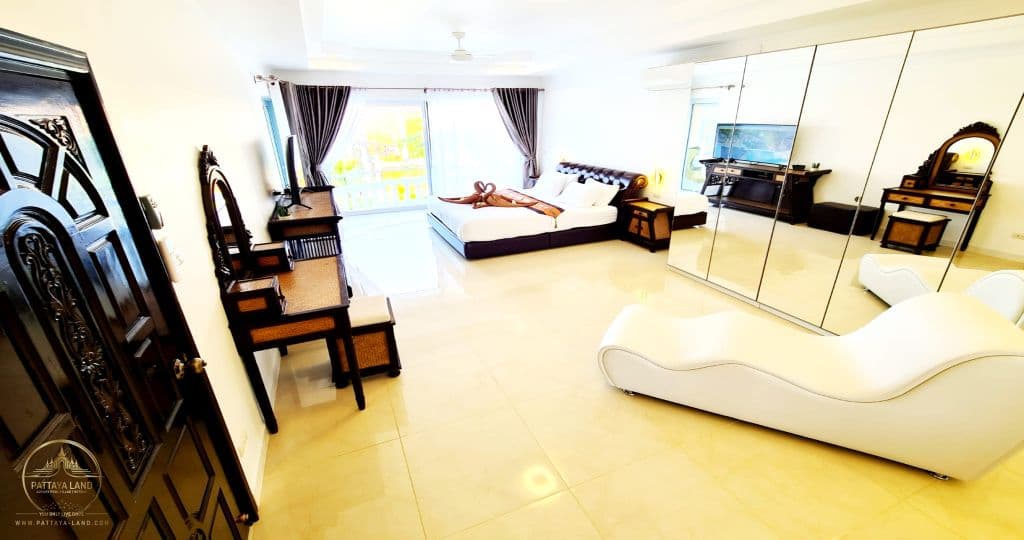 IZZYLAND Luxury Pool Villa Pattaya Walking Street — photo 20