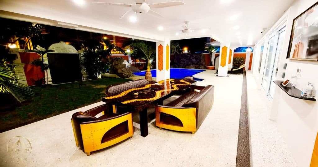 IZZYLAND Luxury Pool Villa Pattaya Walking Street — photo 27