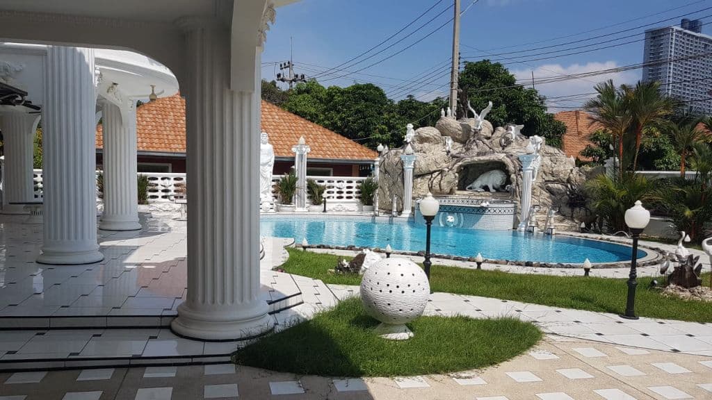 EMPIRELAND Luxury Pool Villa Pattaya Walking Street