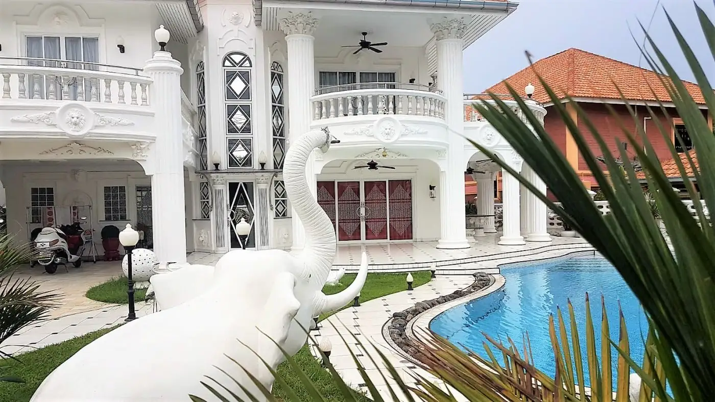 EMPIRELAND Luxury Pool Villa Pattaya Walking Street