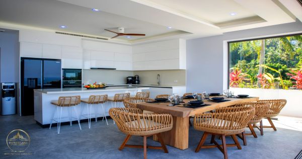 https://www.pattayaland.com/medias/article/medium/932/blue-butterfly-luxury-pool-villa-koh-samui-by-pattaya-land-28.jpg